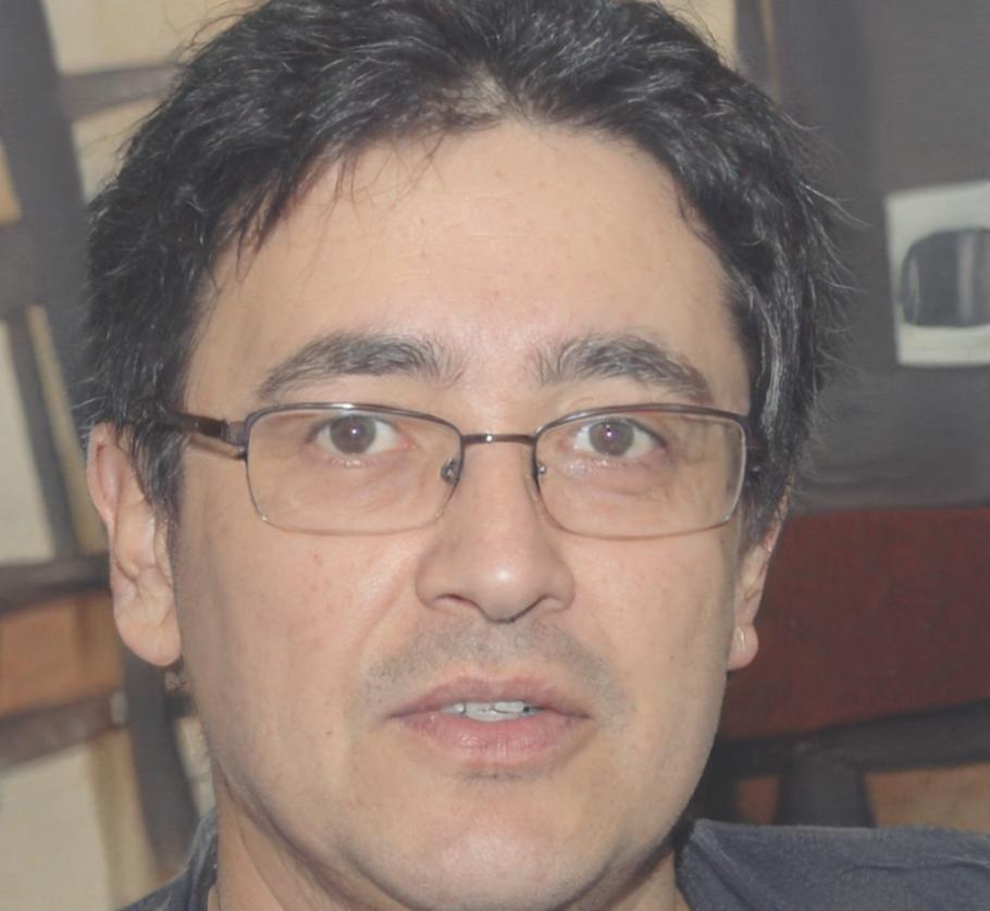 Marco Bianchi, istruttore specializzato in tecniche di manicure professionale